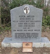 The repainted headstone of Sonny Boy Williamson II (Photo © Alan Orlicek, 2020)