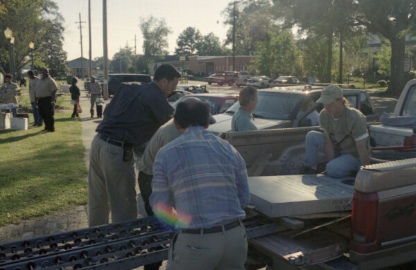 johnson_tommy_015-1 Alan Orlicek unloading the memorial in 2001