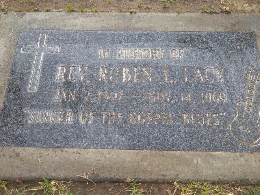 32953103_10209574166626129_685459128126013440_n The headstone of Rube Lacy (Photo: Gabriel Soria)