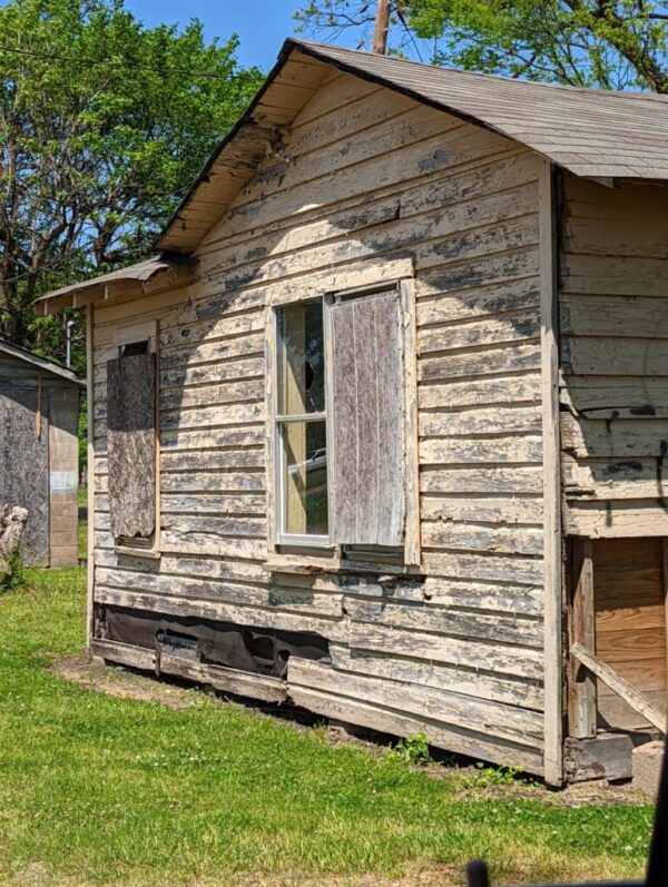 WC Handy home in Tutwiler mt zion memorial fund Housein Tutwiler alleged to have once been the home of W. C. Handy (Photo © Shannon Evans, 2022)