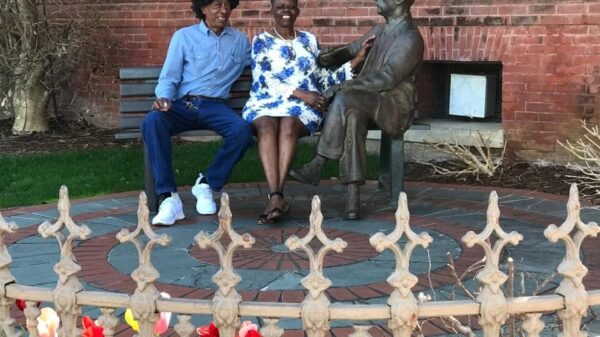 Sylvester and Mary Hoover at the William Faulkner statue in front of Oxford City Hall (Photo: © courtesy of Sylvester Hoover, 2023)